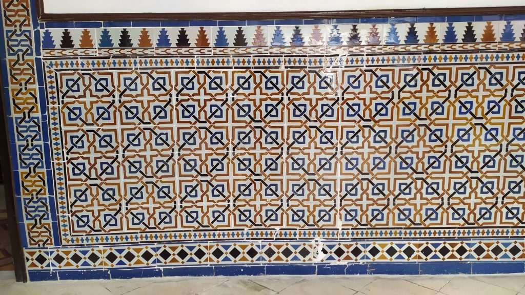 CONSERVACIÓN Y RESTAURACIÓN ZÓCALO CERÁMICO PATIO DE CRISTALES DEL INSTITUTO-FUNDACIÓN AGUILAR Y ESLAVA