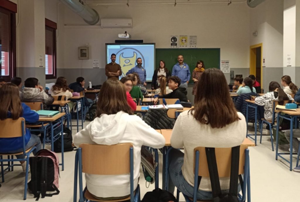 LA ESCUELA DE DEBATES DE LA DELEGACIÓN DE JUVENTUD SE PRESENTA EN EL INSTITUTO AGUILAR Y ESLAVA