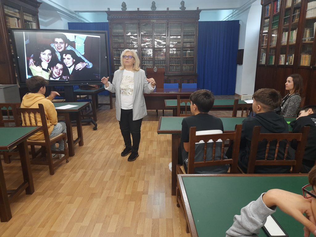 Charla de radio con Lourdes Fuentes