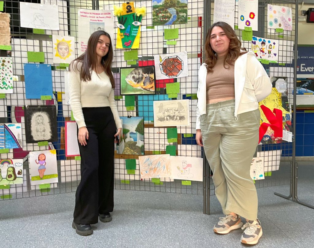 Alumnas del IES Aguilar y Eslava premiadas en el concurso de poesía y dibujo de la fundación “Vicente Núñez”