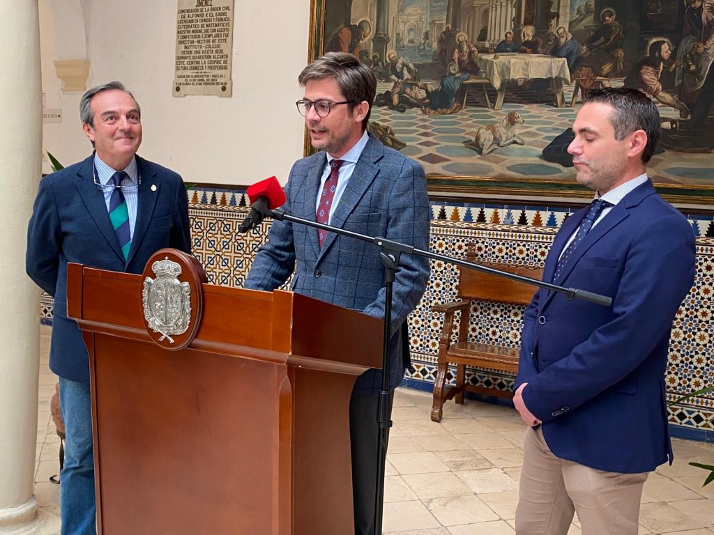 El delegado de Desarrollo Educativo y Formación Profesional visita el IES Aguilar y Eslava